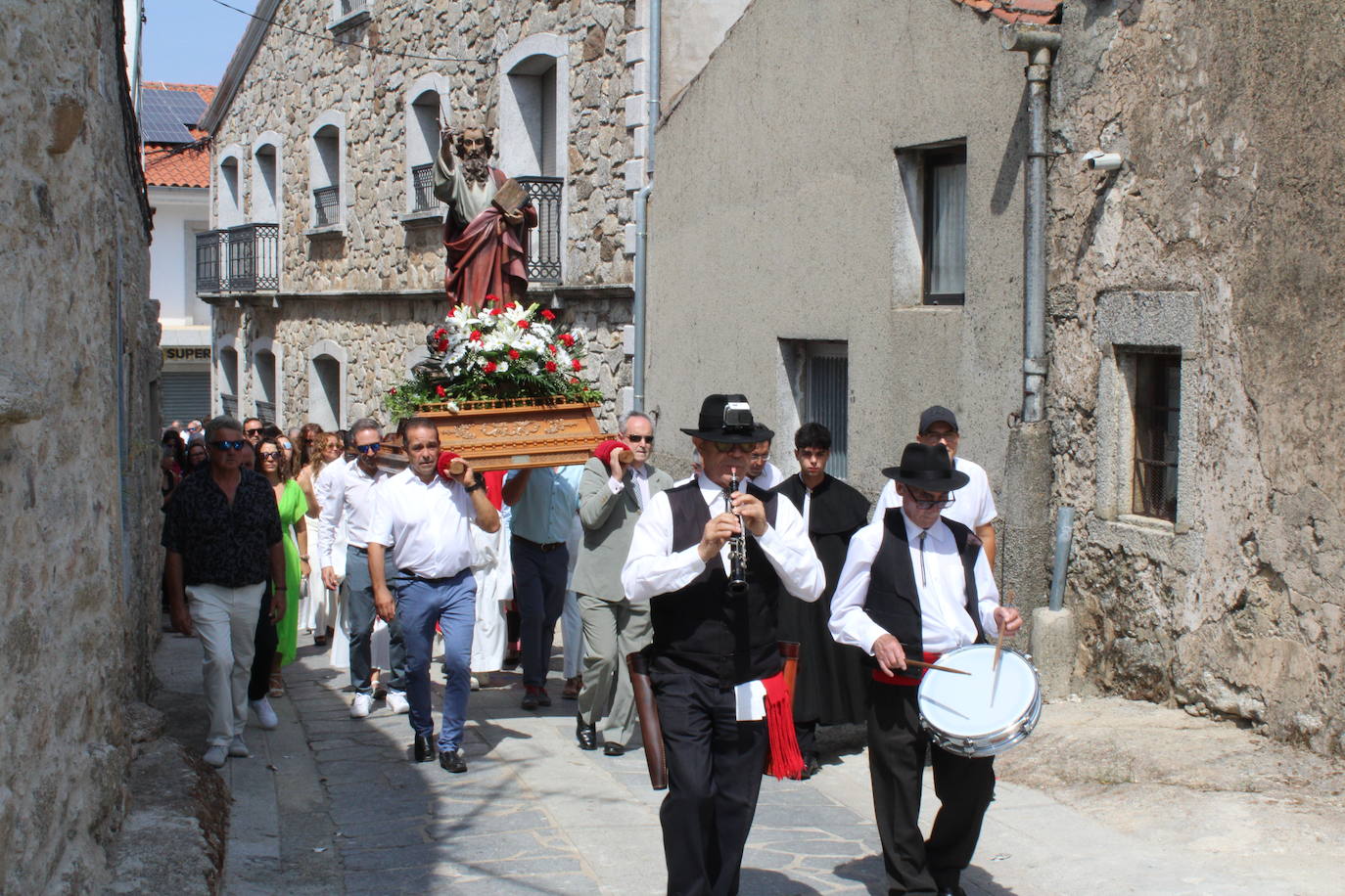 Los Santos acompaña a San Bartolo en el día grande de su fiesta