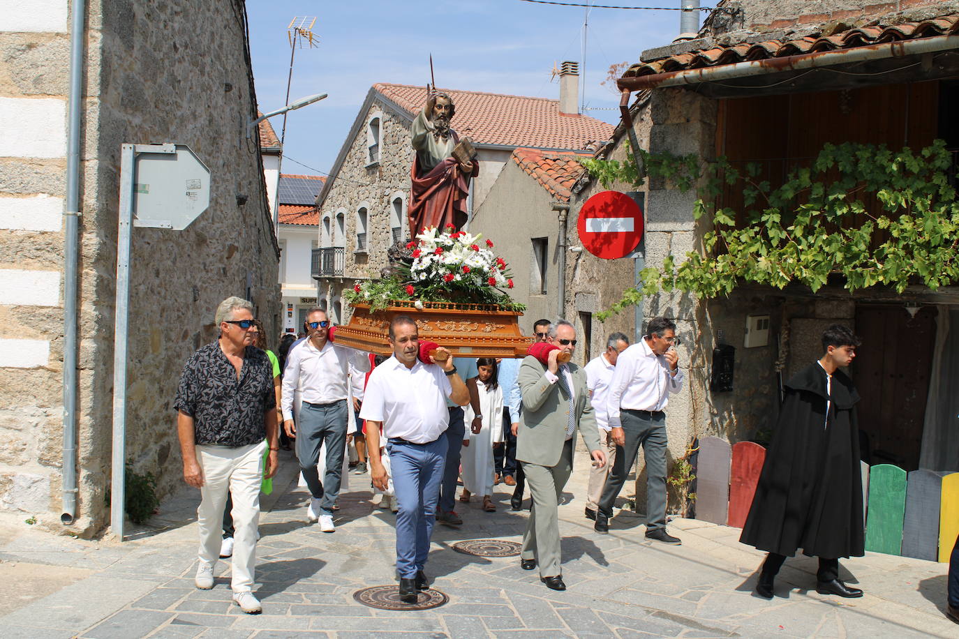 Los Santos acompaña a San Bartolo en el día grande de su fiesta