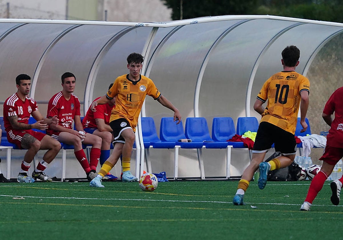 Astu inicia una ofensiva de Unionistas B durante el encuentro ante el Turégano.