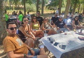 Uno de los grupos asistentes a la paella de Golpejas