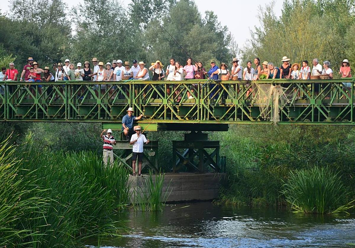 Concurso 'Así somos en mi pueblo': El puente que une a los vecinos de Almenara de Tormes