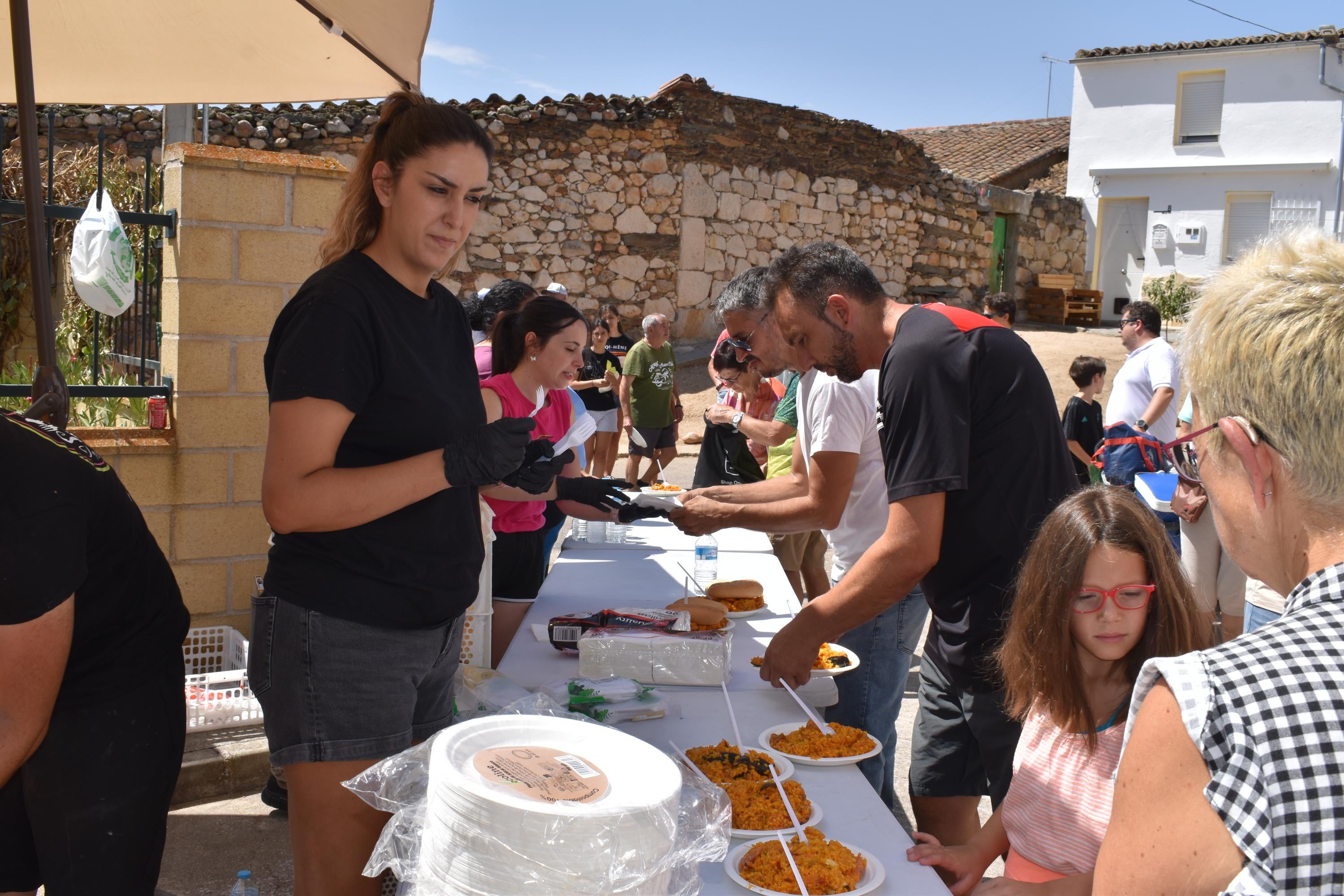 Villagonzalo de Tormes dice adiós a sus fiestas a la sombra de los árboles