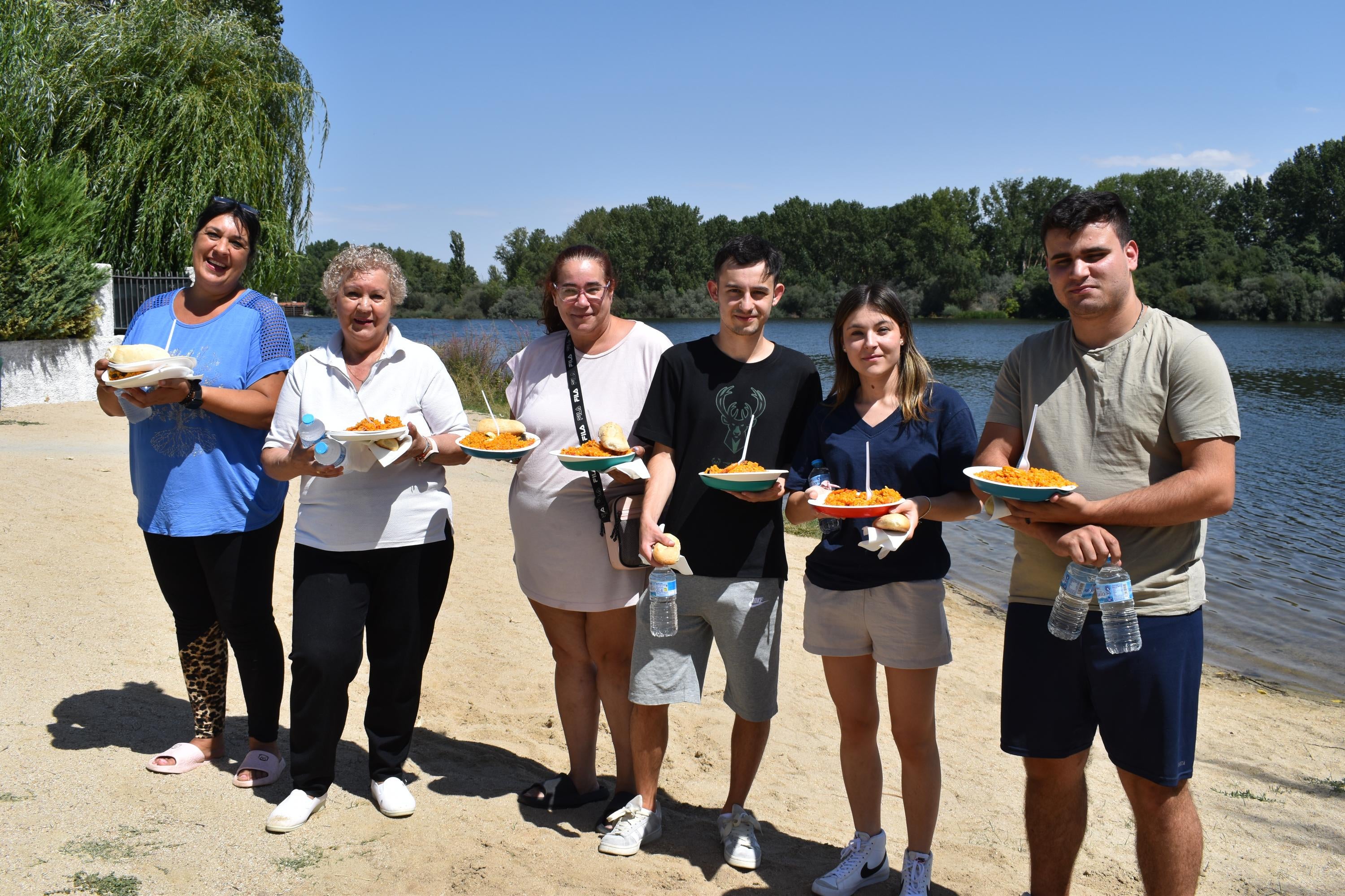 Villagonzalo de Tormes dice adiós a sus fiestas a la sombra de los árboles