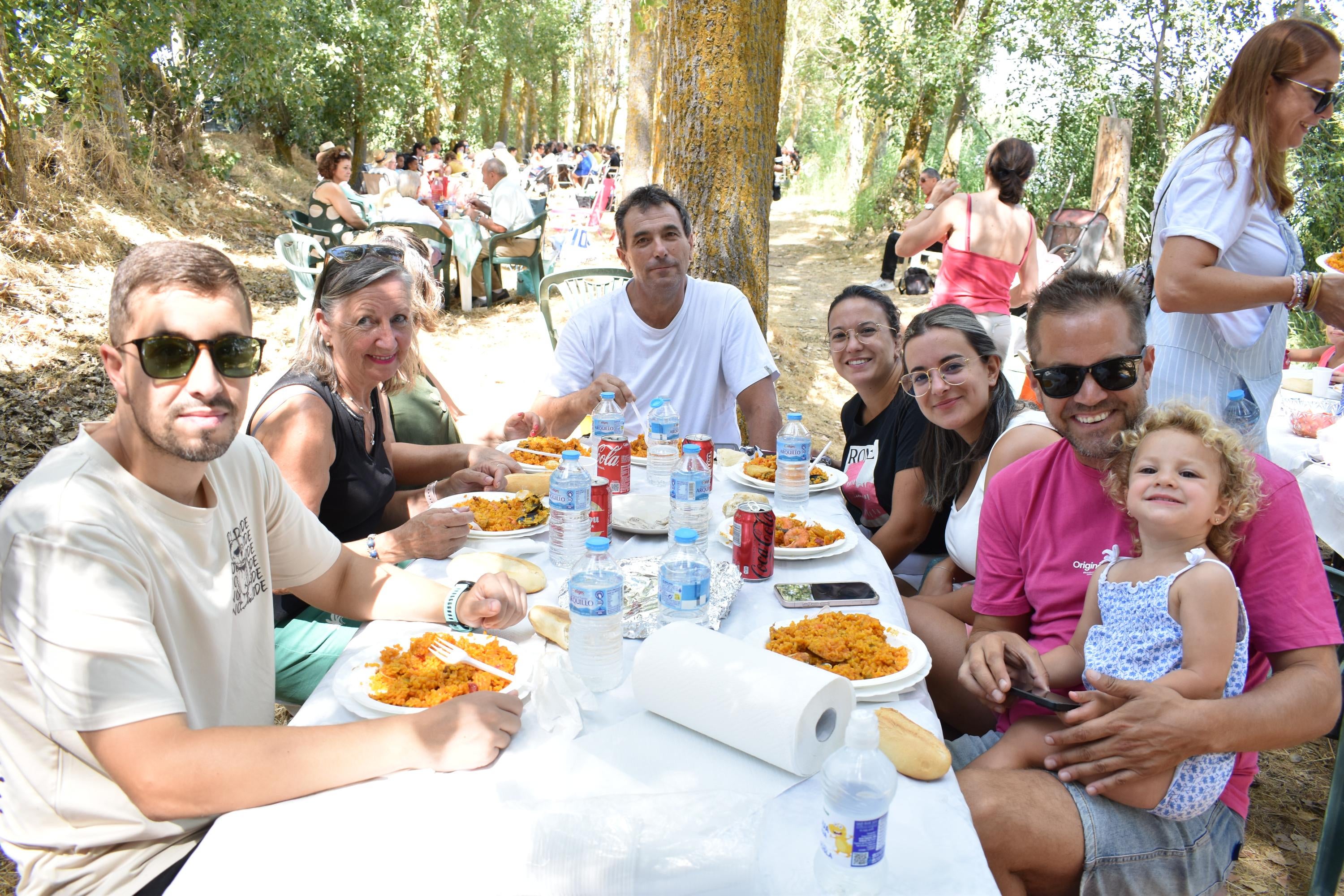 Villagonzalo de Tormes dice adiós a sus fiestas a la sombra de los árboles