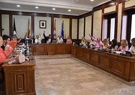 Imagen de una de las votaciones del pleno celebrado esta tarde en Béjar.