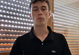 Jorge Rey durante la emisión de su último vídeo.