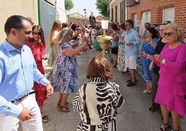 Procesión con San Agustín por las calles de Villaflores.