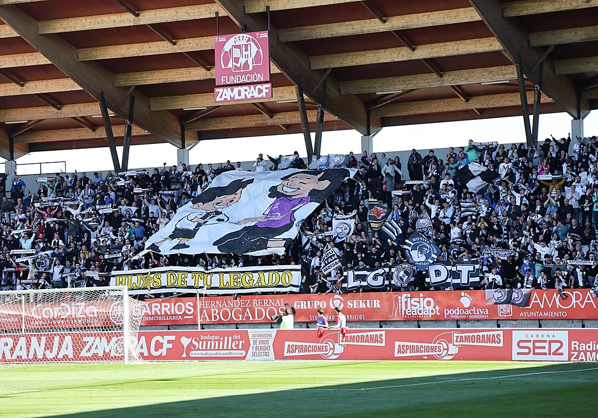Los aficionados de Unionistas el pasado curso en el Ruta de la Plata de Zamora.