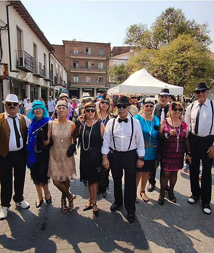 Imagen secundaria 2 - La mítica peña del pueblo unida desde hace más de 40 años: «Se soltaban cochinillos untados en grasa...»