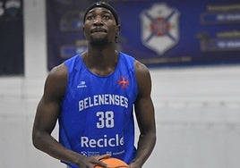 Norman Domingos, en un partido con el Os Belenenses.