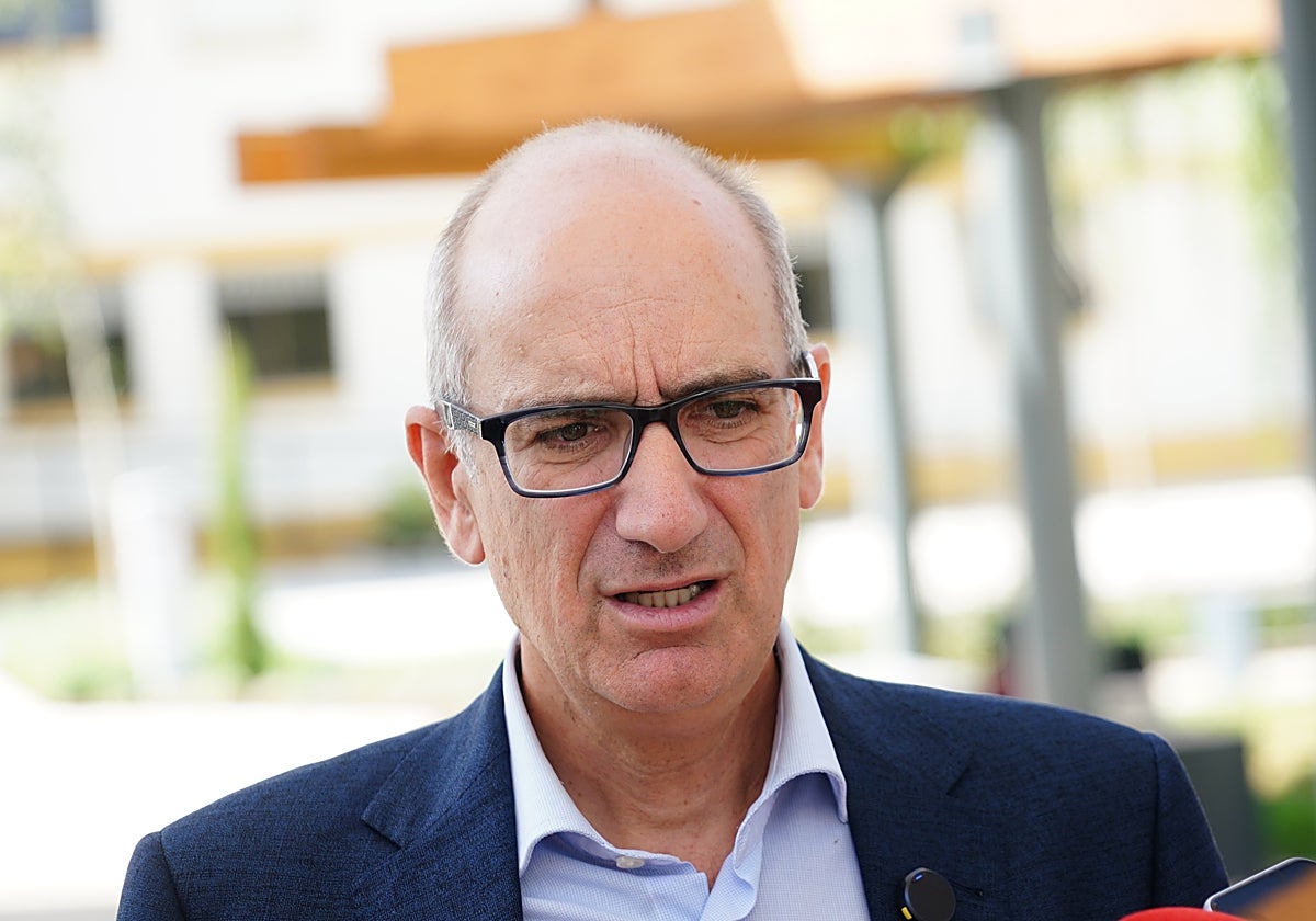 El presidente de la Diputación de Salamanca, Javier Iglesias.