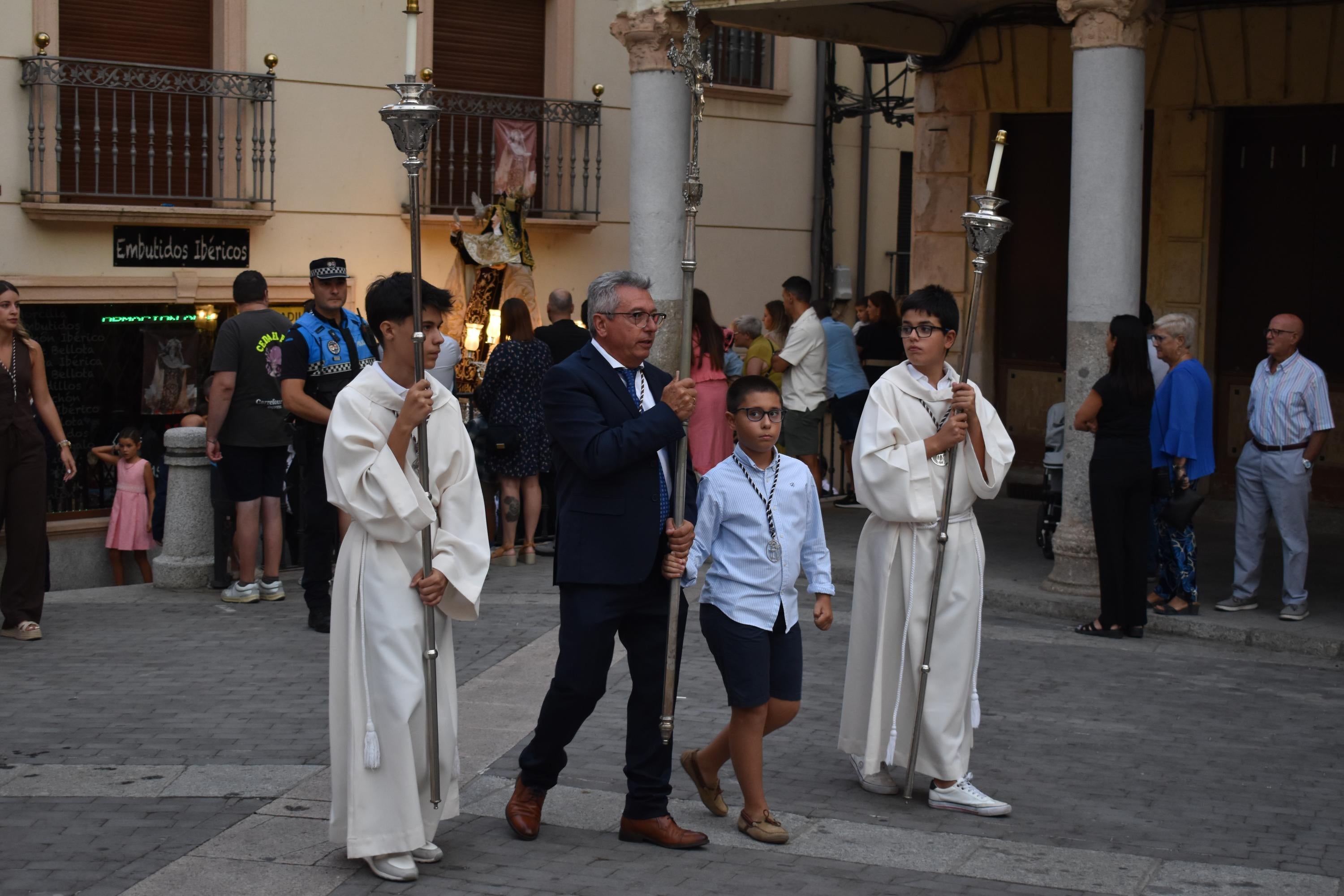Santa Teresa regresa a clausura entre vítores y lágrimas en Alba de Tormes