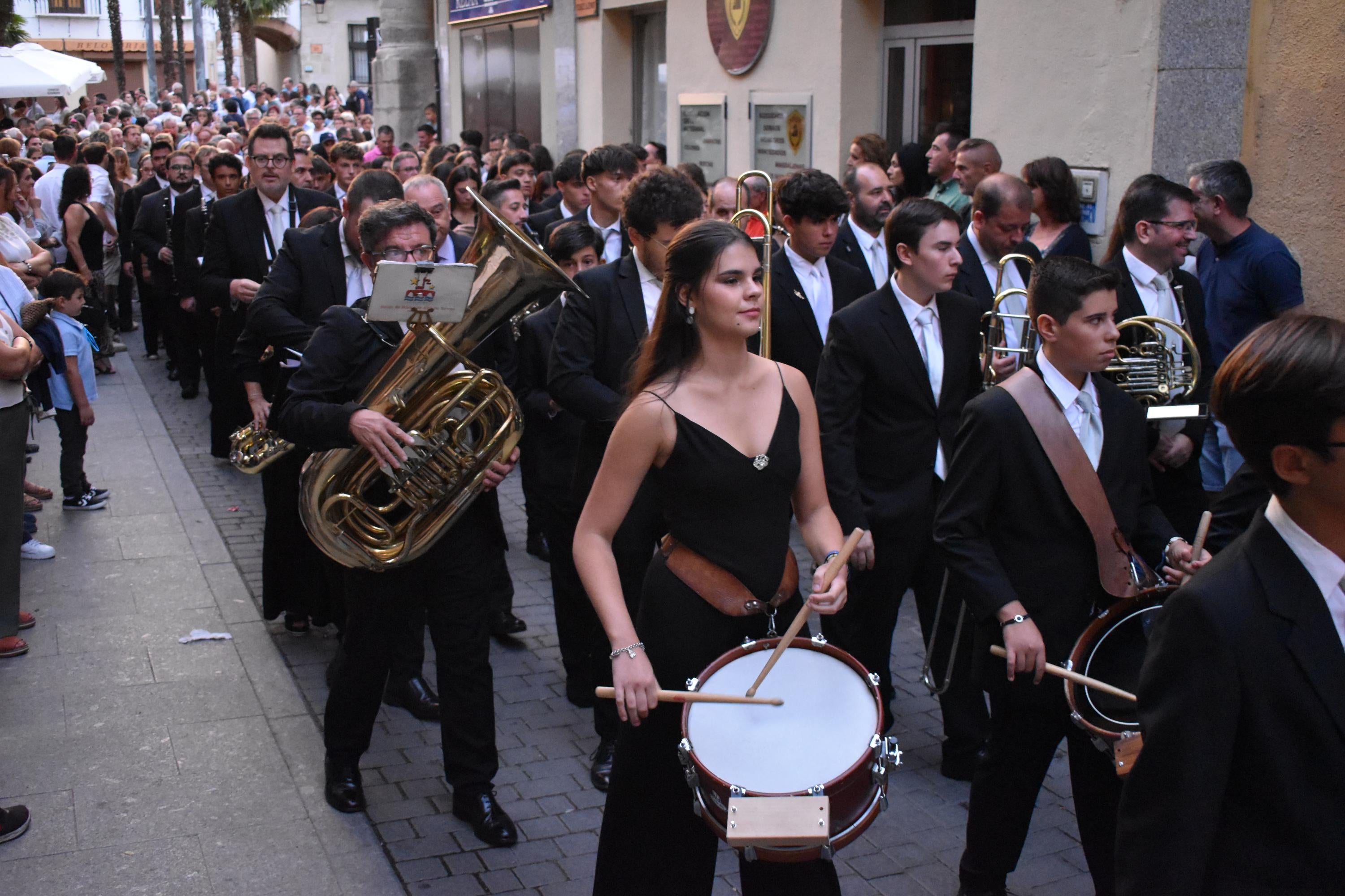Santa Teresa regresa a clausura entre vítores y lágrimas en Alba de Tormes