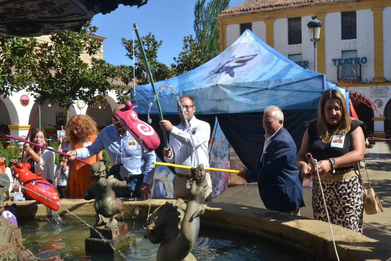 Los futuros espectadores se divierten en la Feria de Teatro