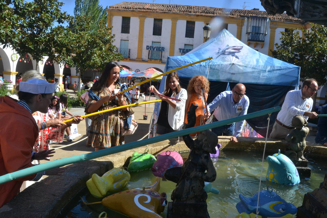 Los futuros espectadores se divierten en la Feria de Teatro