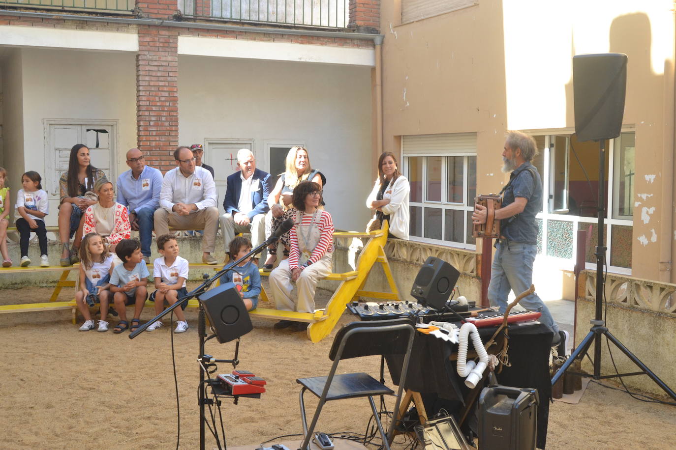 Los futuros espectadores se divierten en la Feria de Teatro