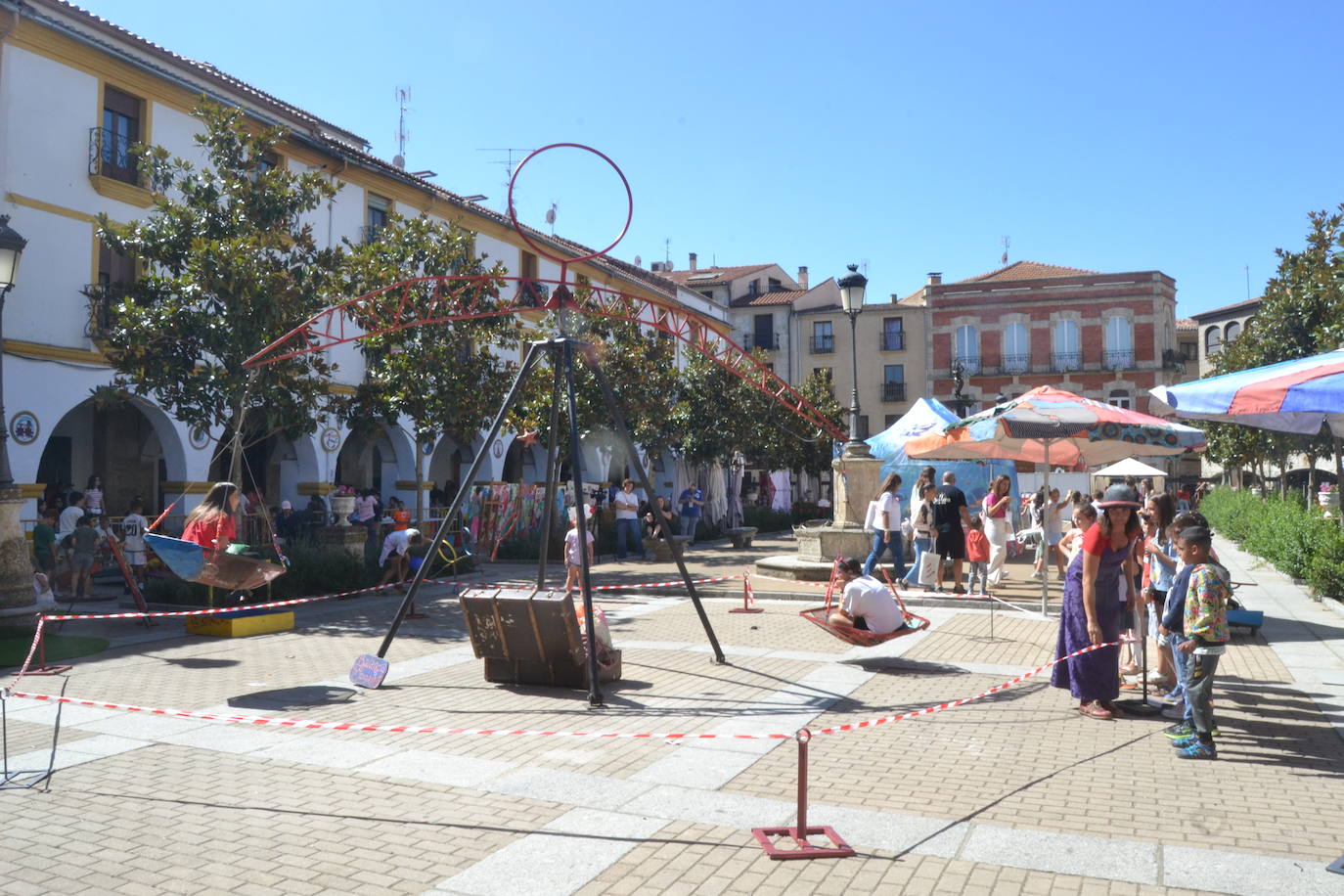 Los futuros espectadores se divierten en la Feria de Teatro