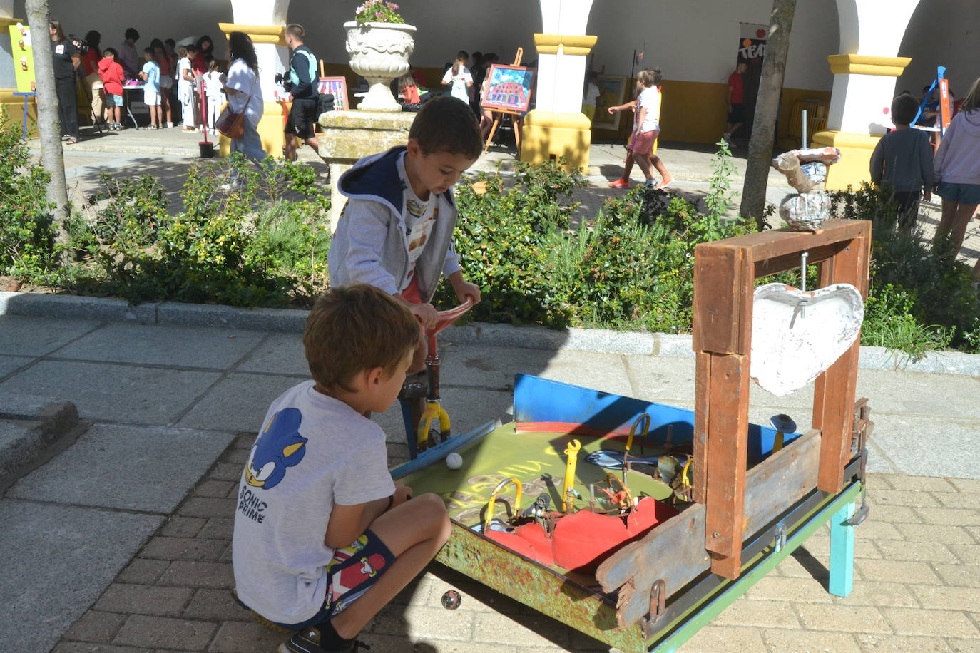 Los futuros espectadores se divierten en la Feria de Teatro