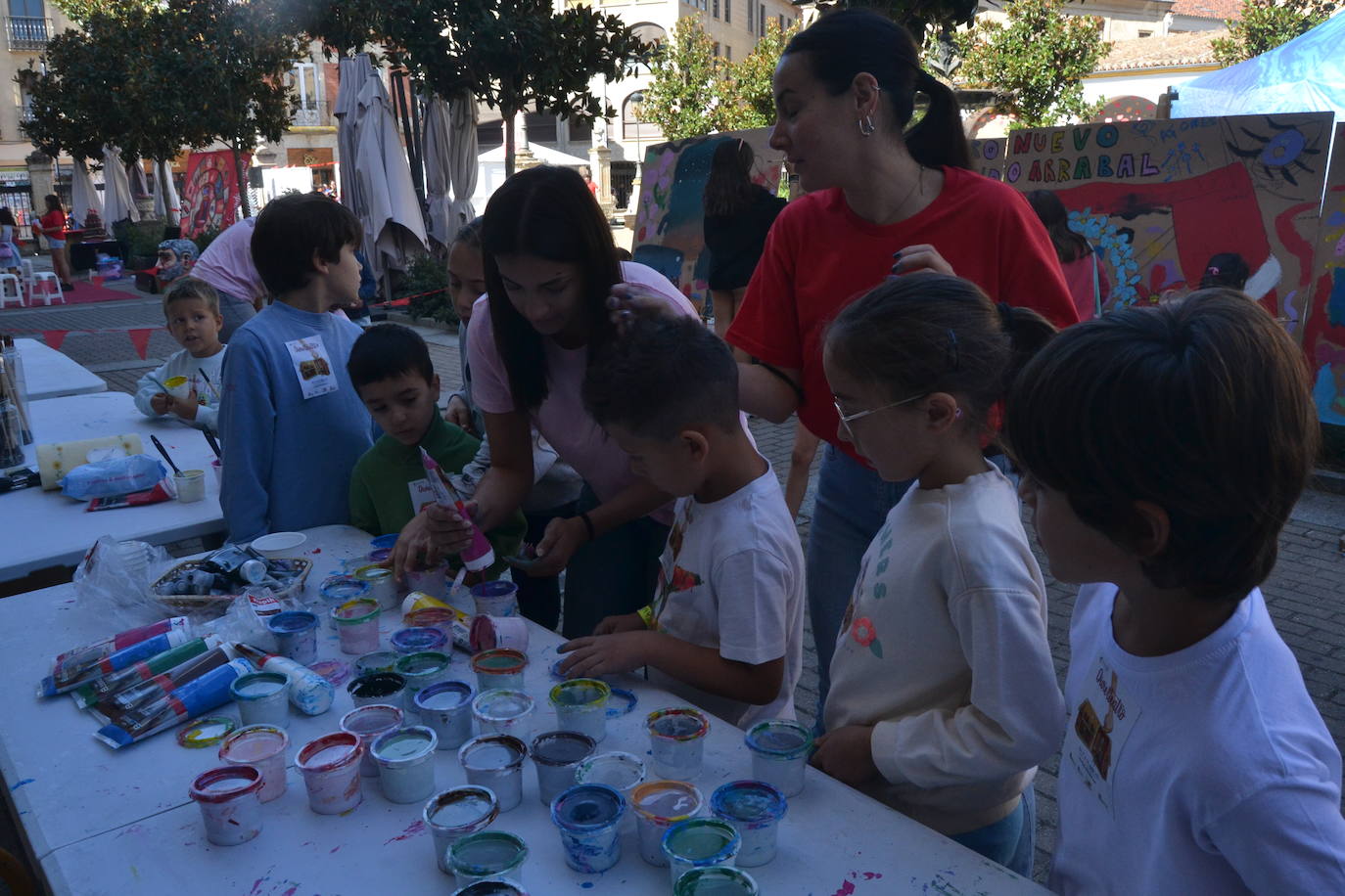 Los futuros espectadores se divierten en la Feria de Teatro