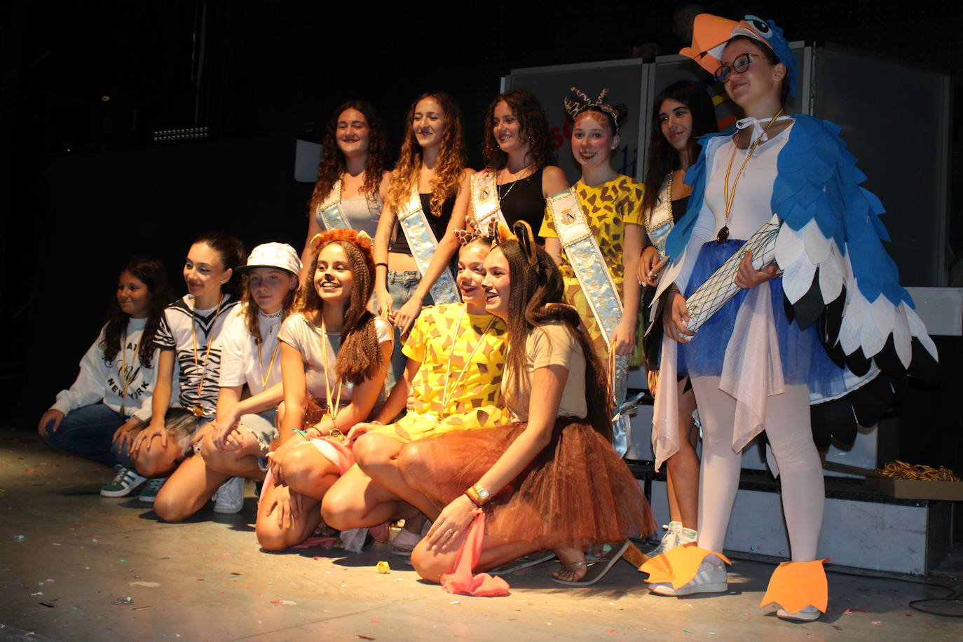 Ledrada disfruta con la coreografías de sus peñas