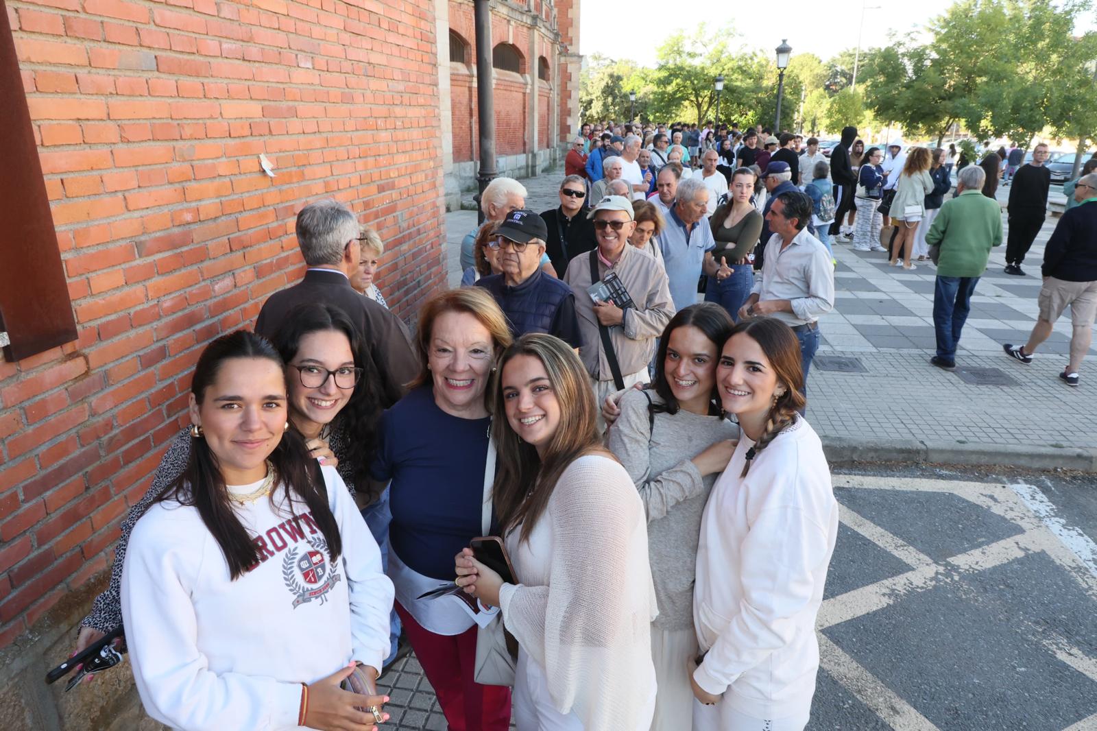 Locura en La Glorieta para conseguir entradas para la Feria taurina