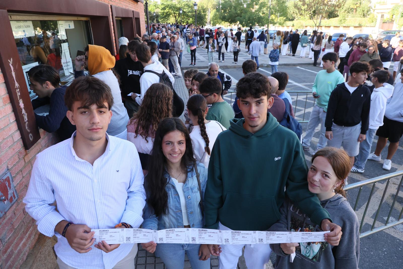 Locura en La Glorieta para conseguir entradas para la Feria taurina