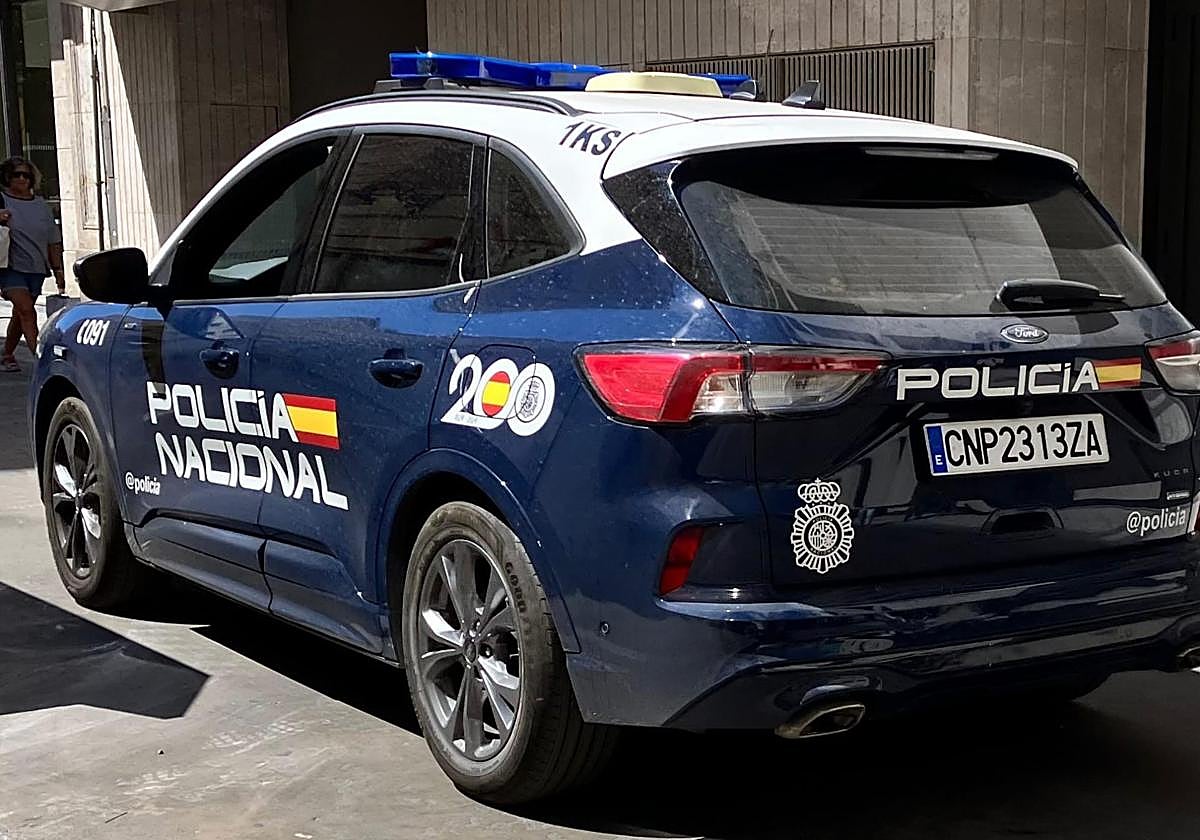 Imagen de un vehículo de la Policía Nacional en Valladolid.