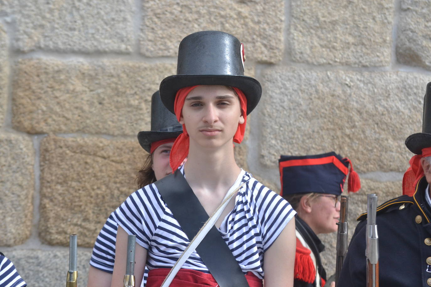 El ondear de las banderas marca el inicio de la recreación del cerco francés a Almeida