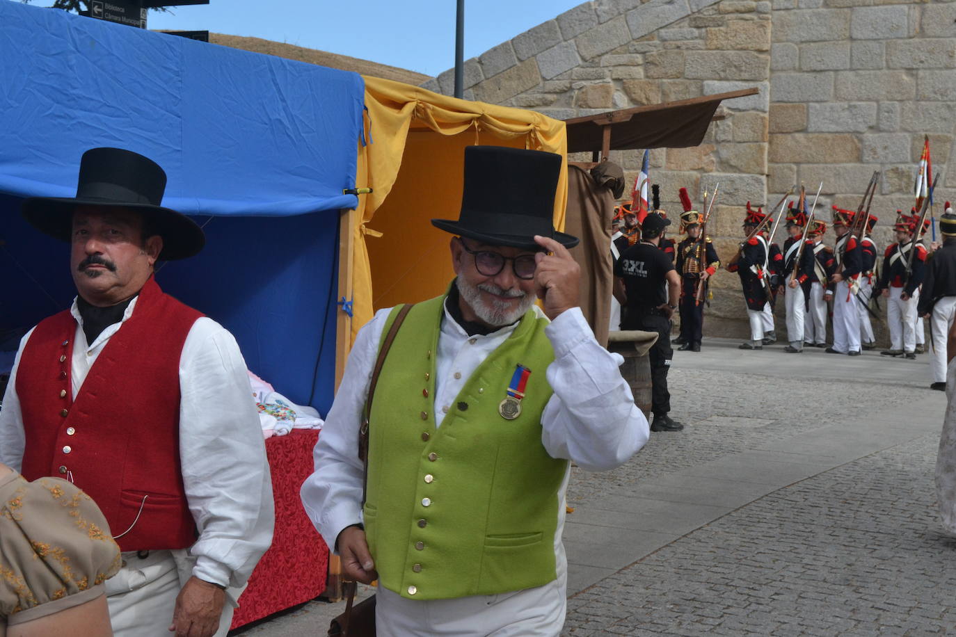 El ondear de las banderas marca el inicio de la recreación del cerco francés a Almeida