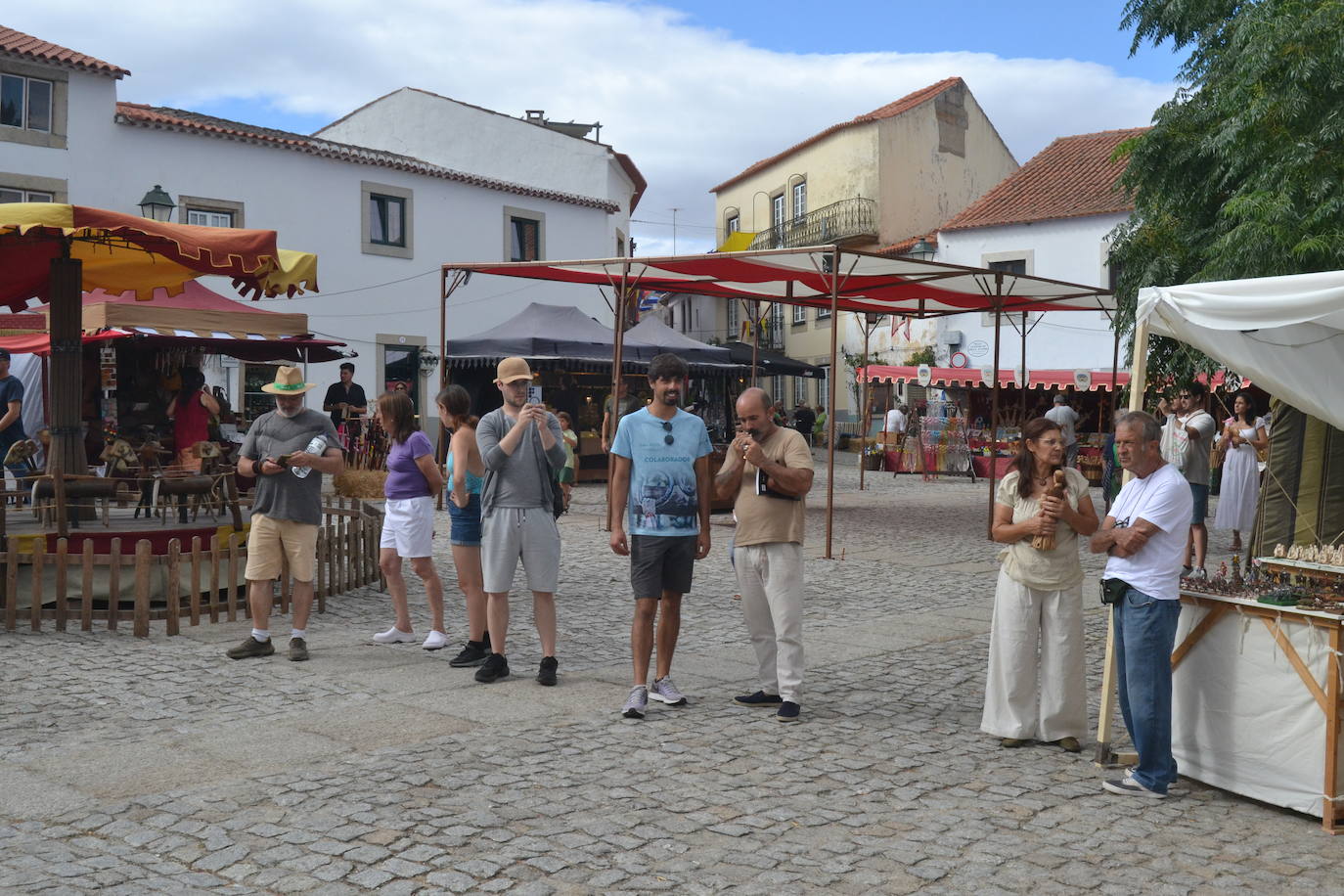 El ondear de las banderas marca el inicio de la recreación del cerco francés a Almeida