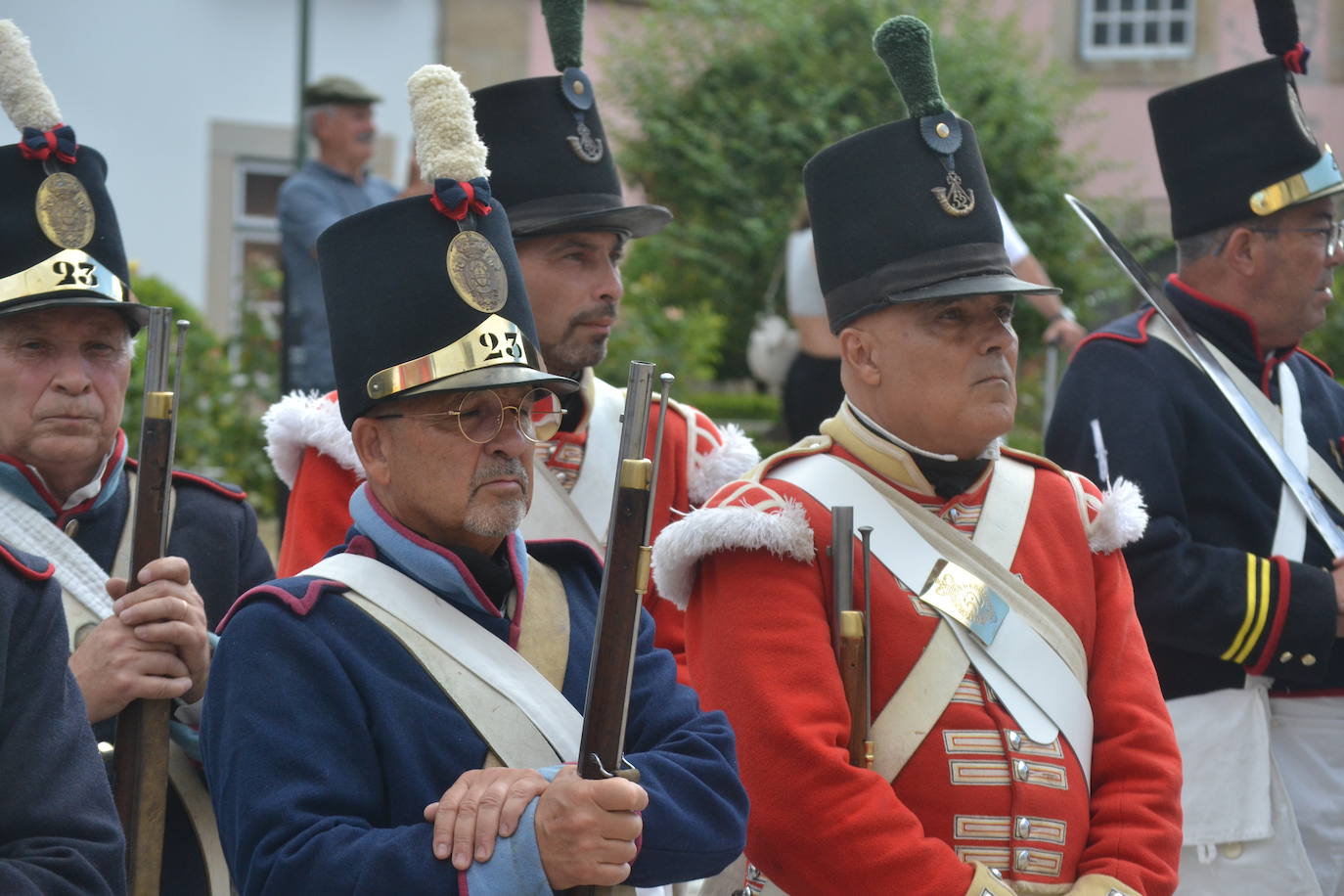 El ondear de las banderas marca el inicio de la recreación del cerco francés a Almeida