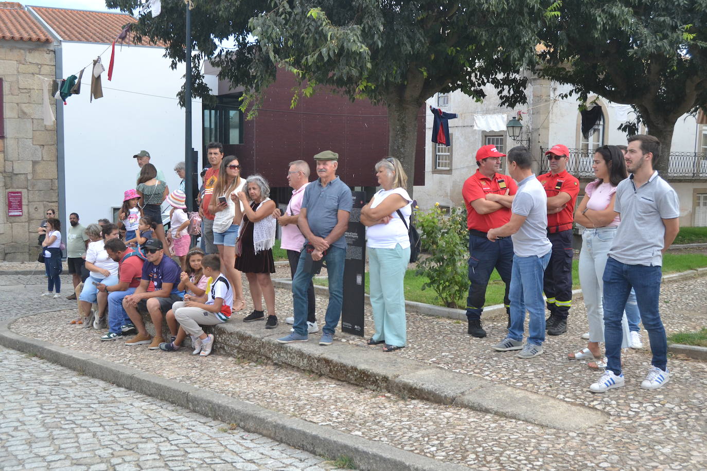 El ondear de las banderas marca el inicio de la recreación del cerco francés a Almeida