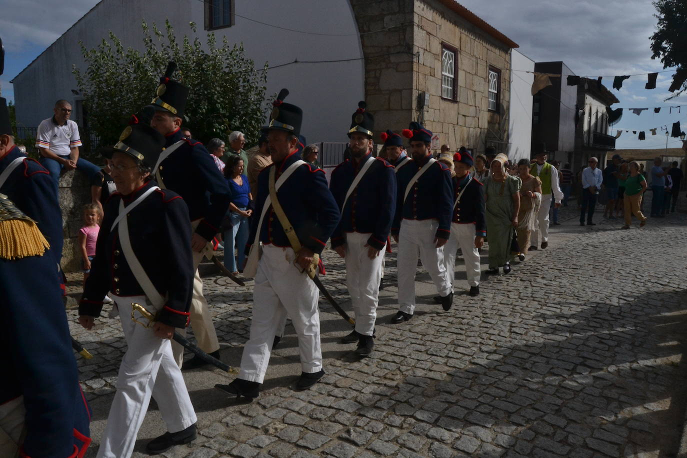 El ondear de las banderas marca el inicio de la recreación del cerco francés a Almeida