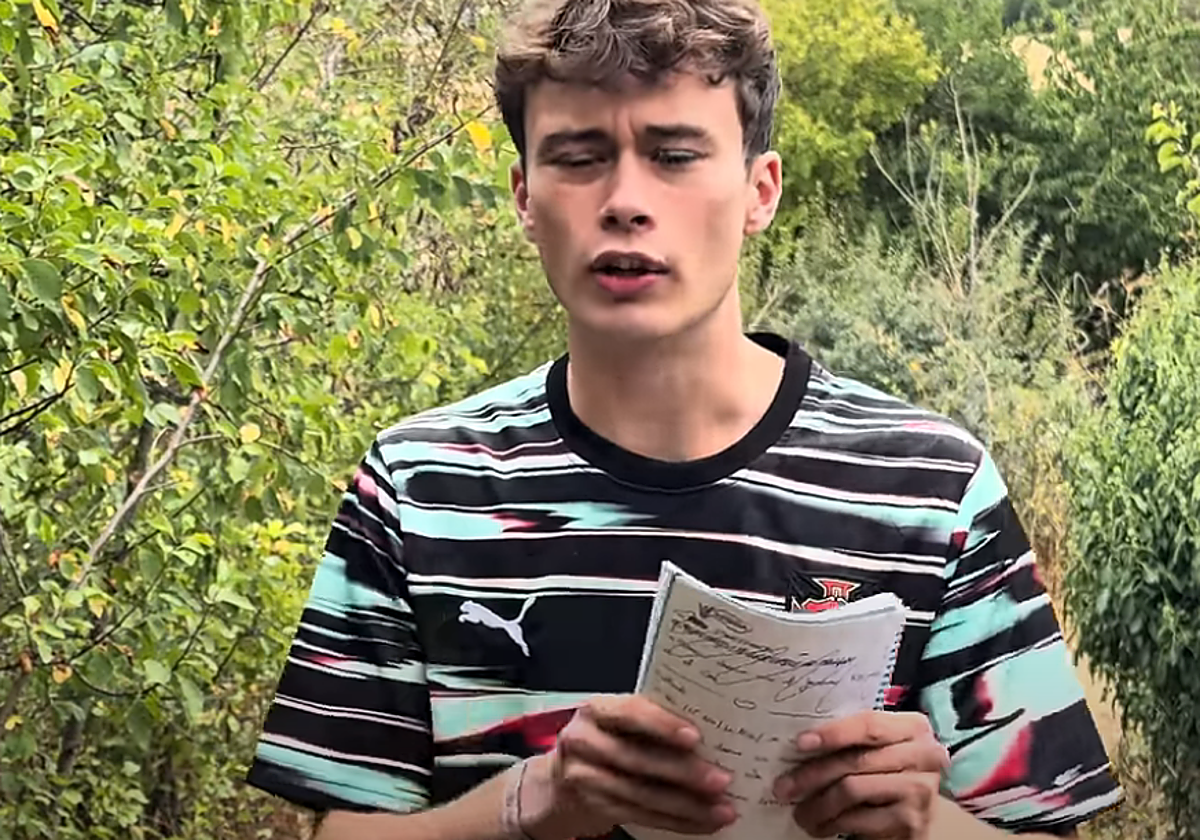 Jorge Rey, durante la emisión de su último vídeo.