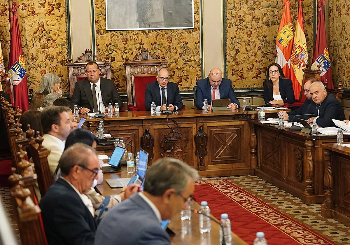 Momento del pleno ordinario del mes de agosto de la Diputación celebrado este viernes