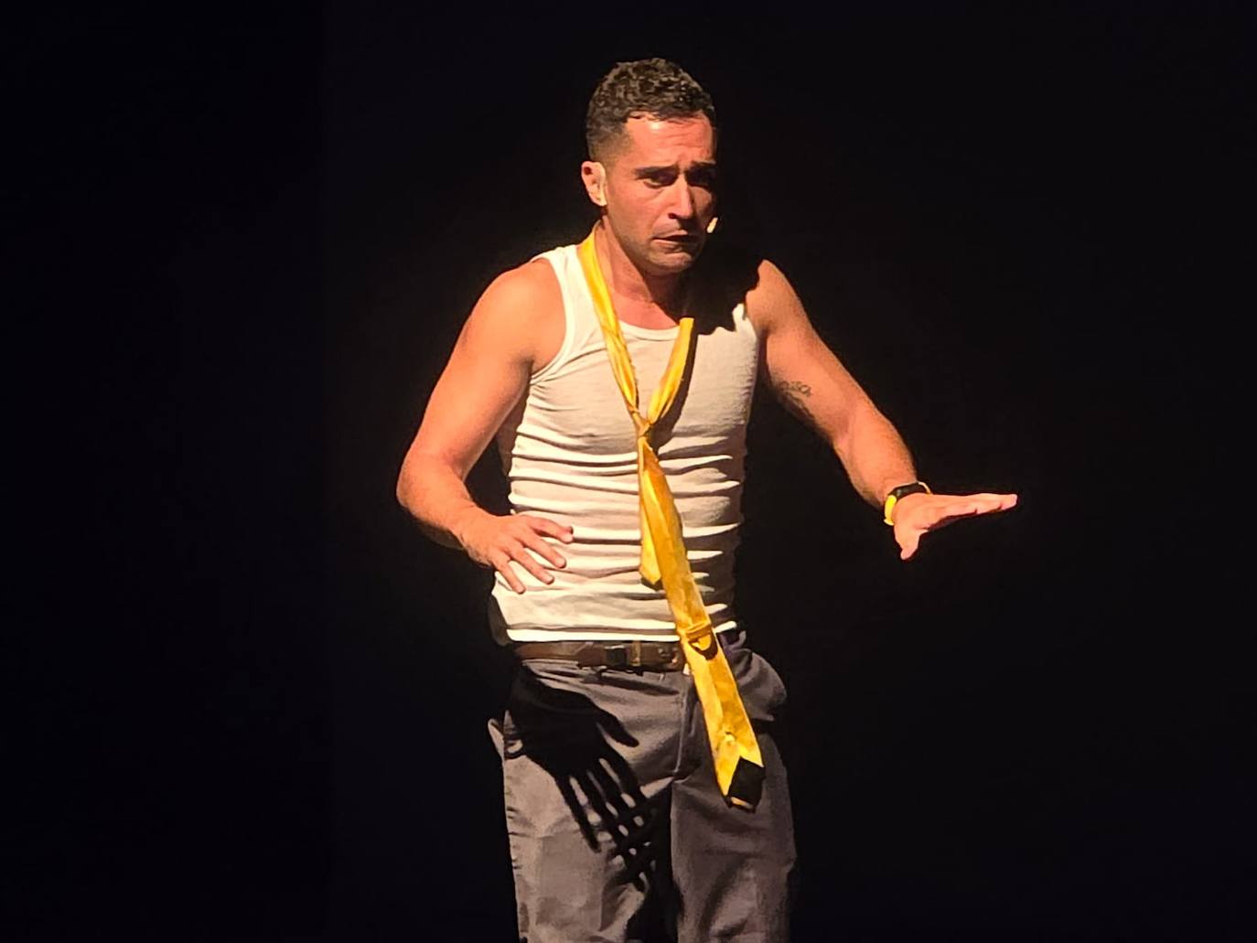 Edu Ferrés causa furor con &quot;Loser&quot; en la Feria de Teatro de Castilla y León