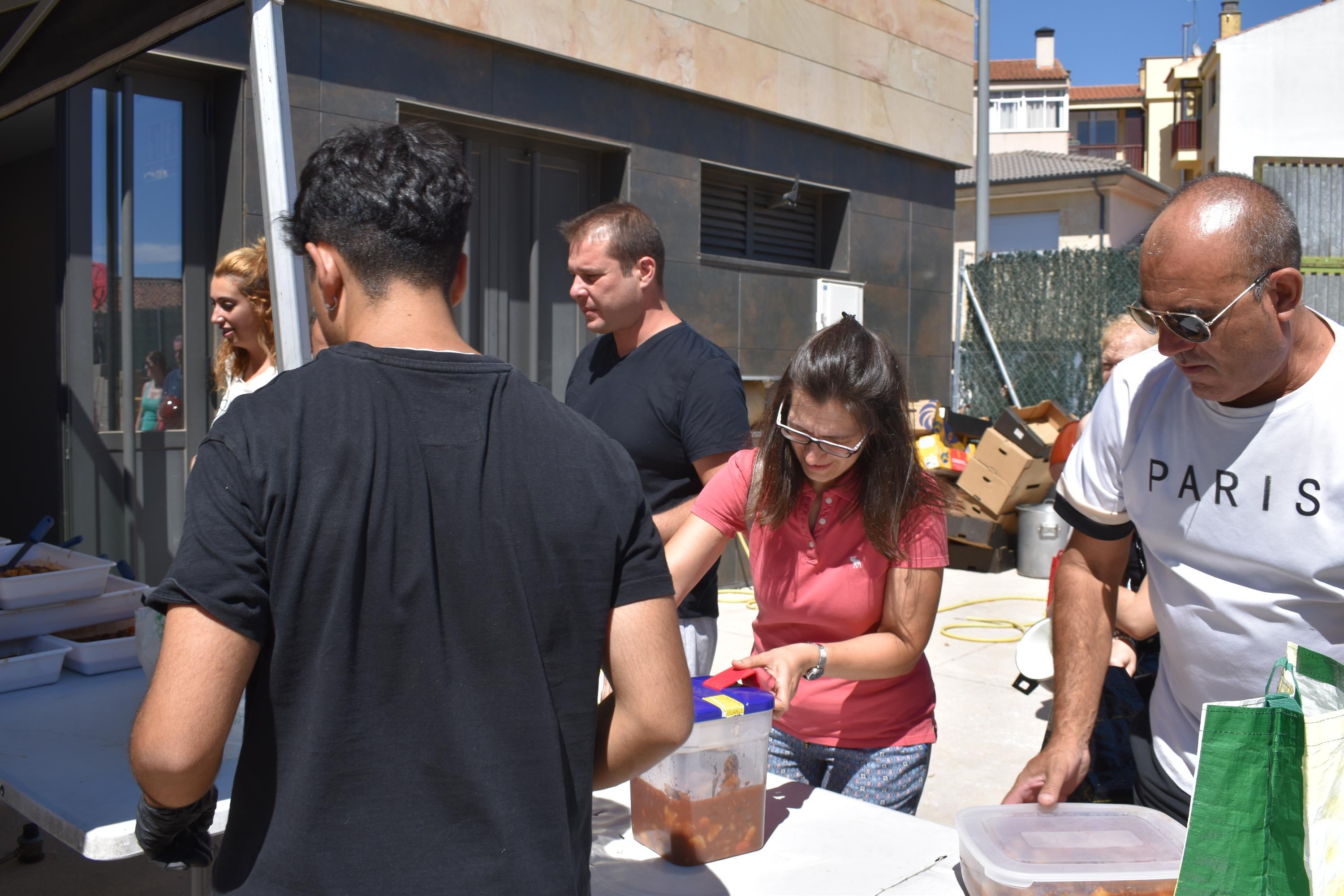 Villares de la Reina mezcla gastronomía y solidaridad a favor de los afectados del incendio de Cipérez