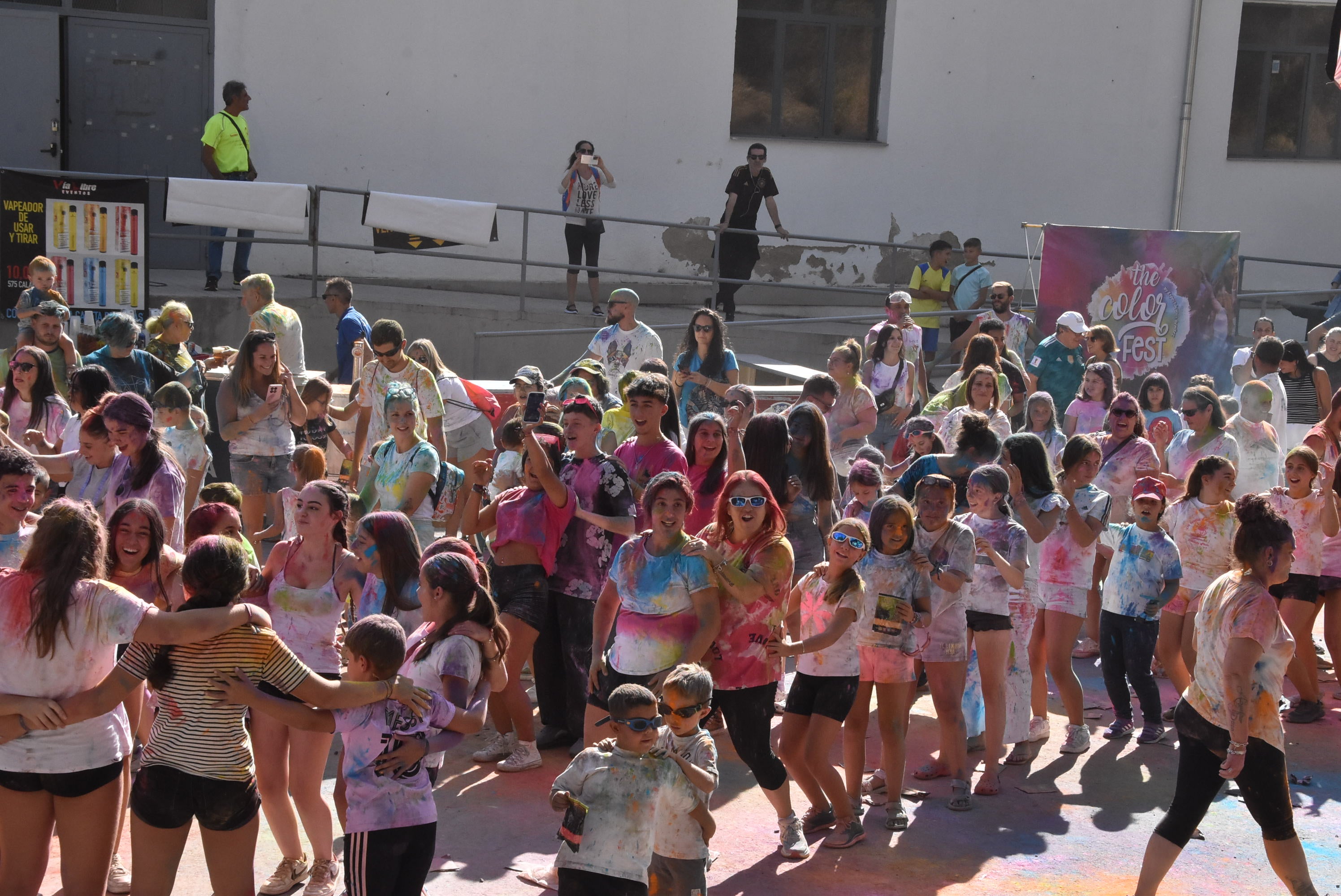 Béjar disfruta de la antesala festiva gracias a la fiesta de color