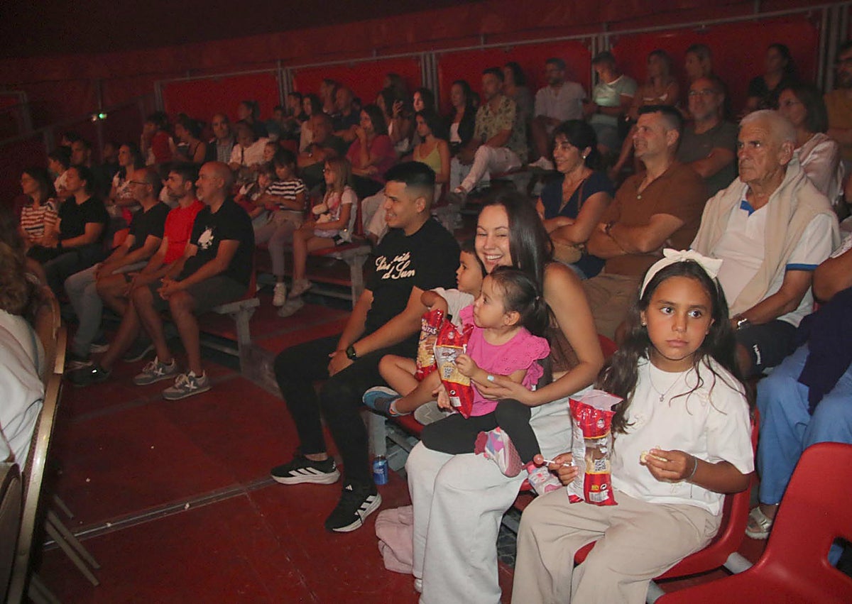Imagen secundaria 1 - Santa Marta llena la carpa de Volatitiromes