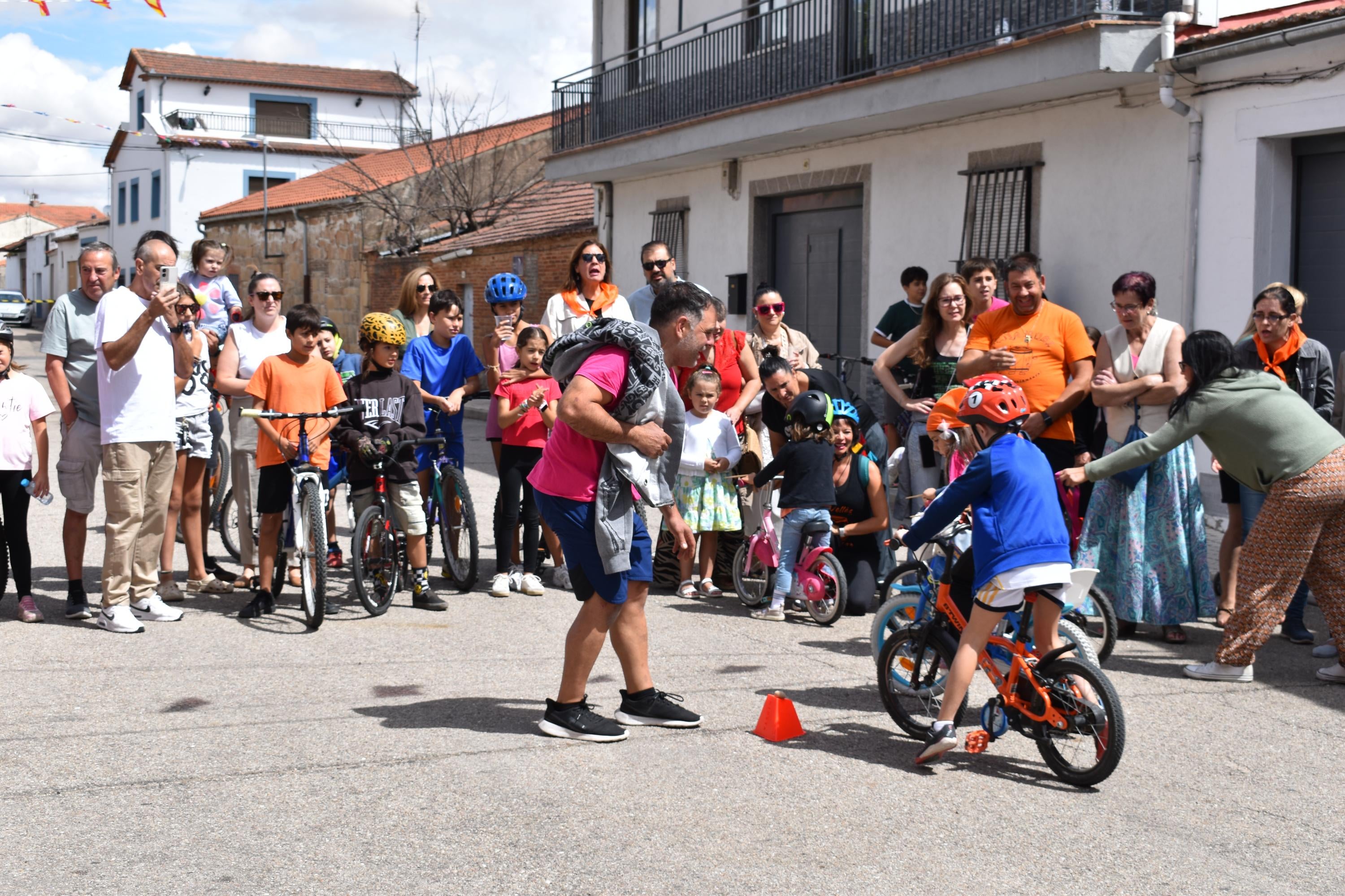 Diversión sin límites con la carrera de cintas en La Vellés