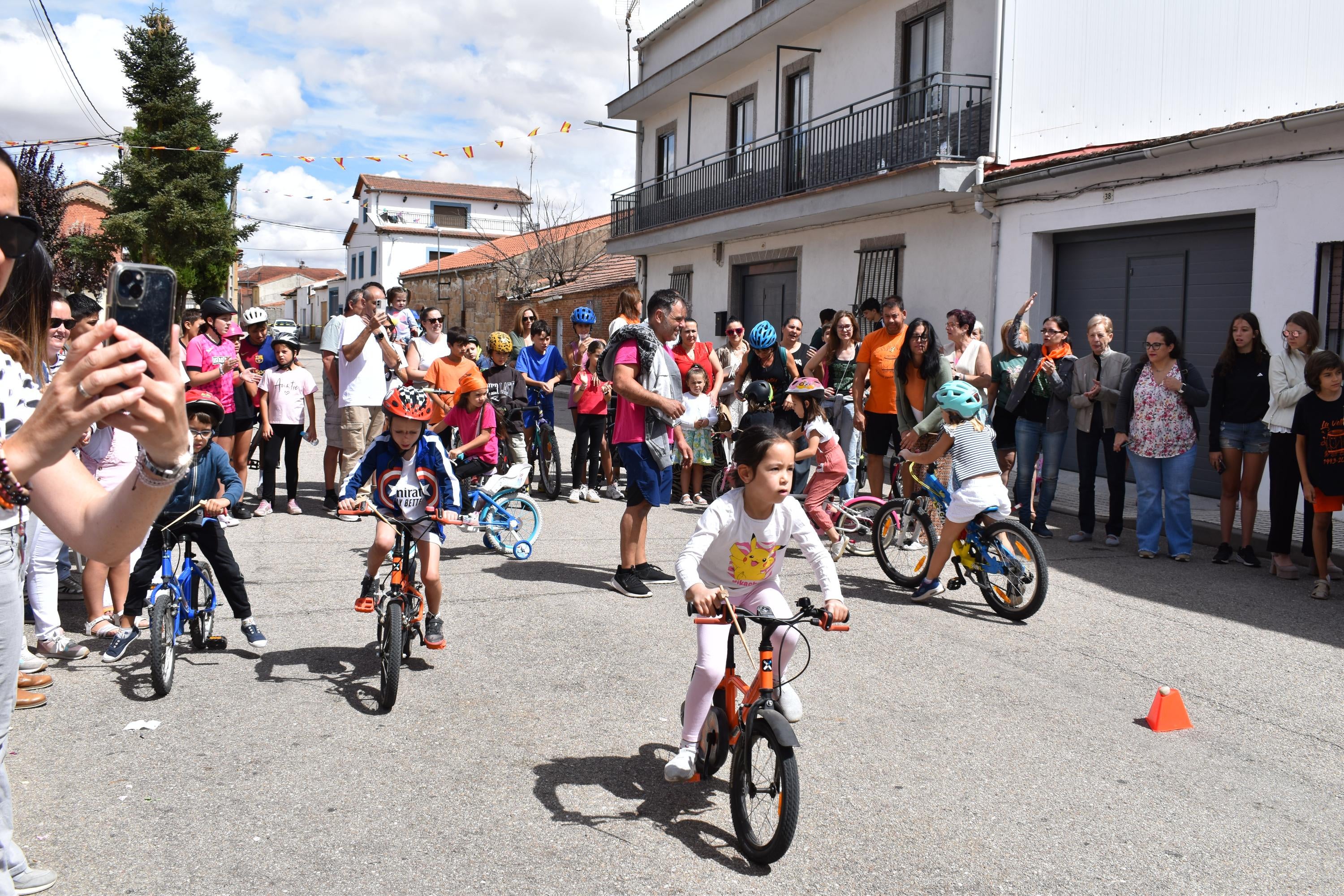 Diversión sin límites con la carrera de cintas en La Vellés