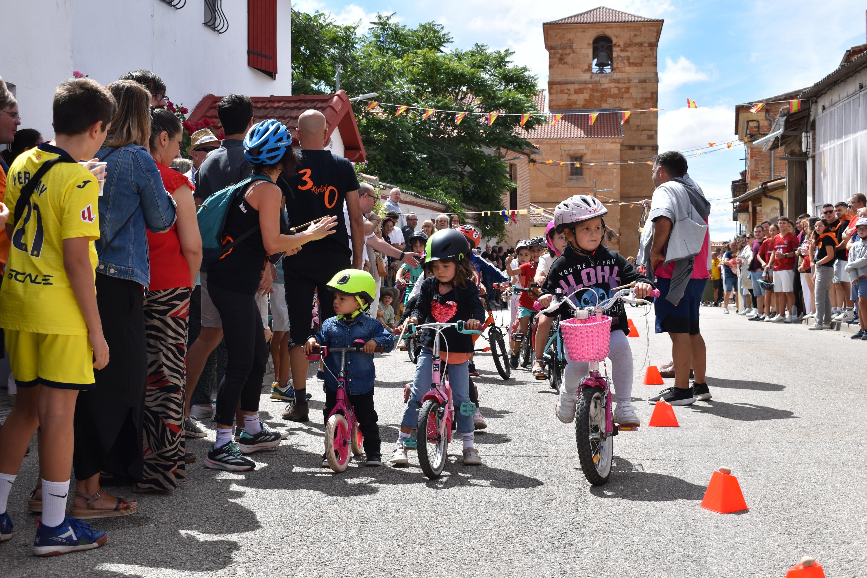 Diversión sin límites con la carrera de cintas en La Vellés