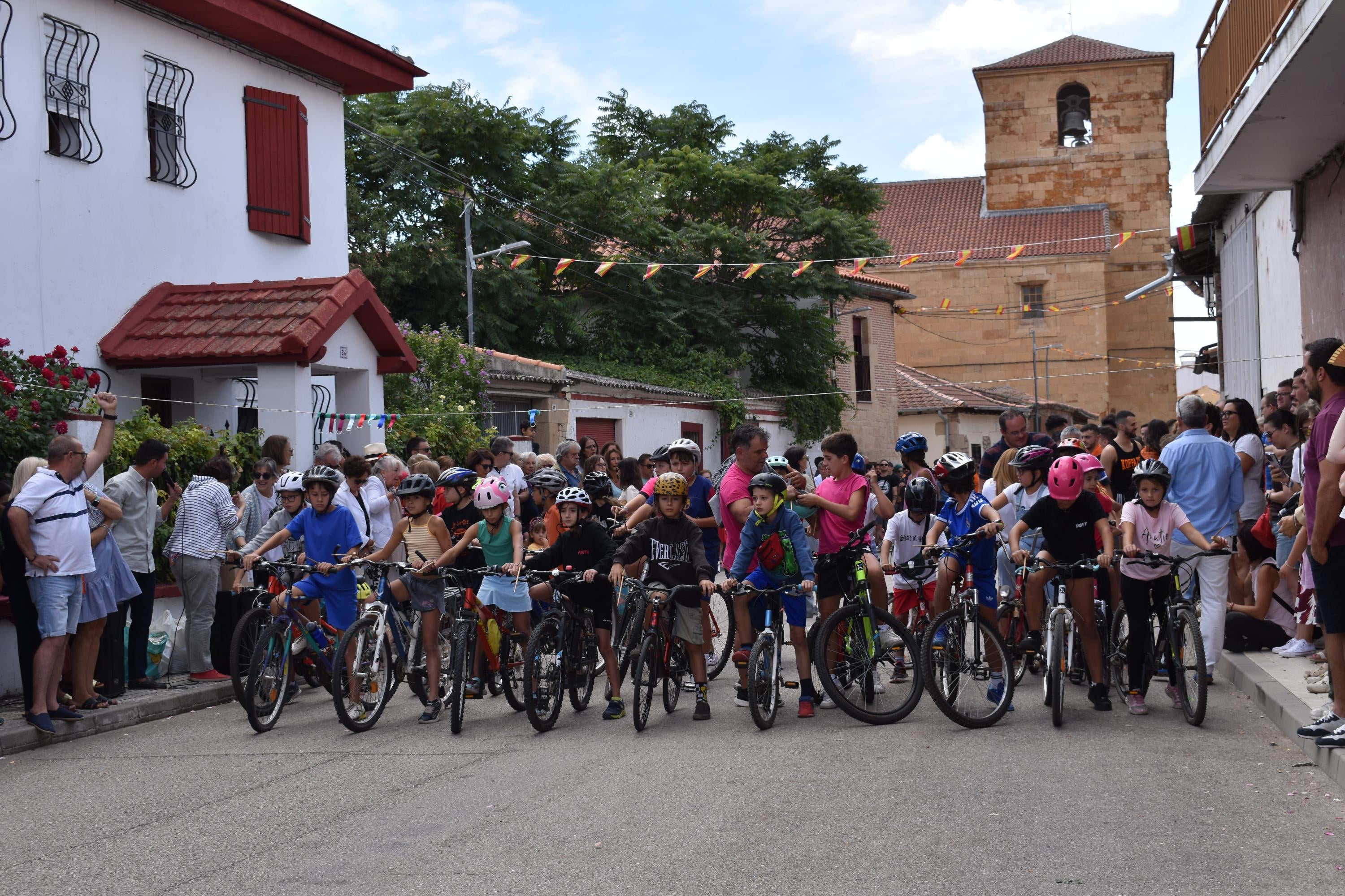 Diversión sin límites con la carrera de cintas en La Vellés