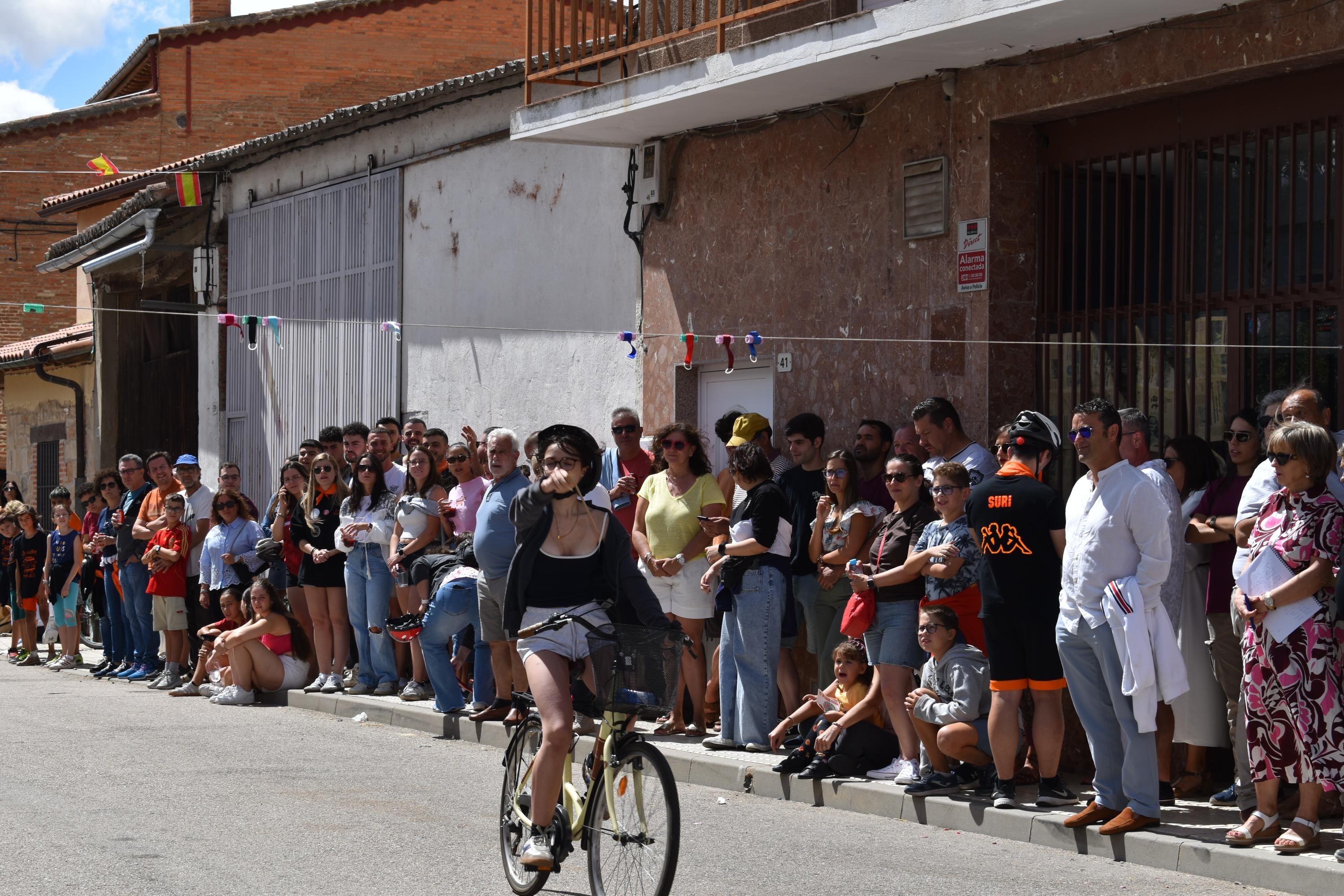 Diversión sin límites con la carrera de cintas en La Vellés