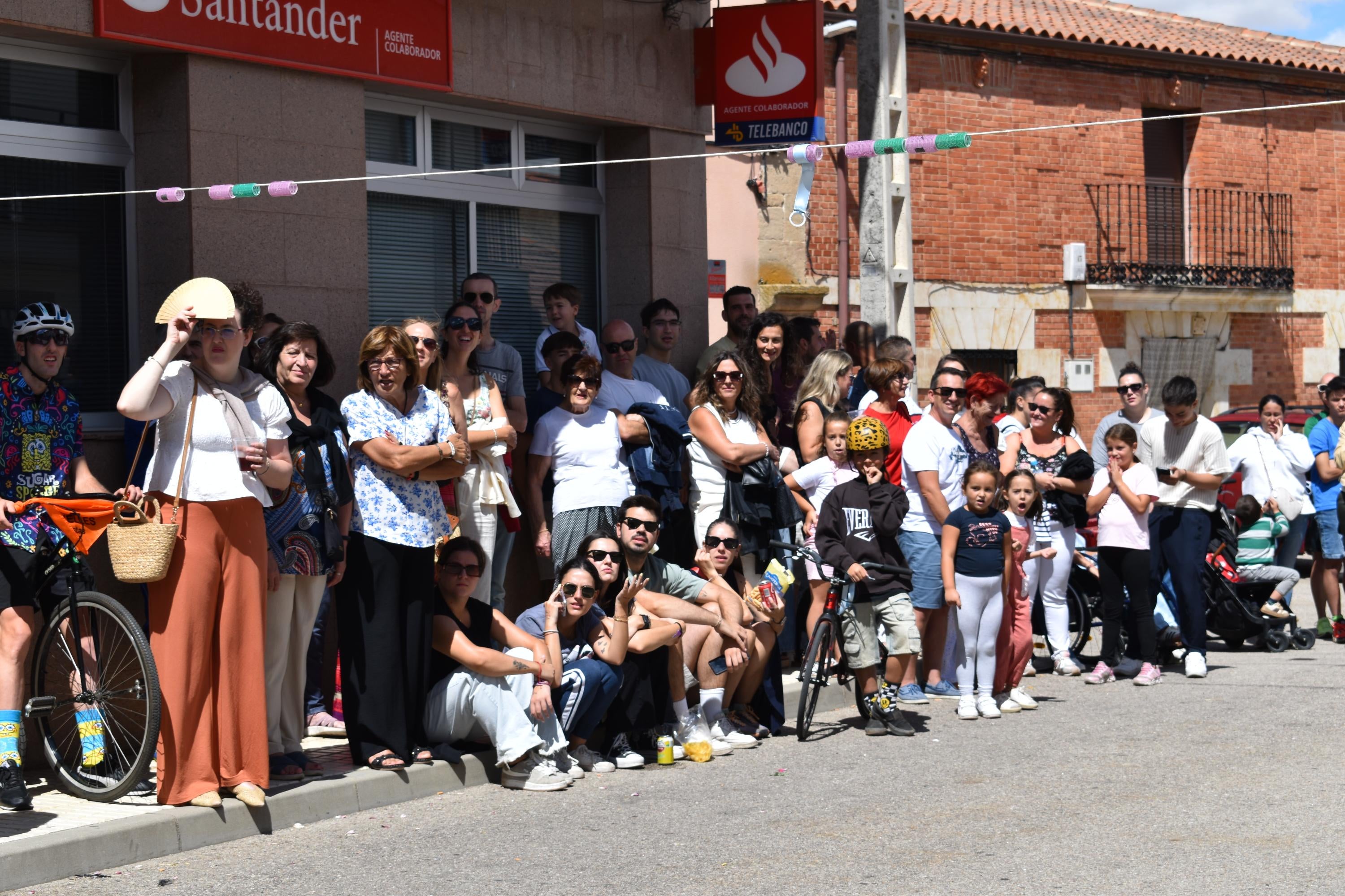 Diversión sin límites con la carrera de cintas en La Vellés
