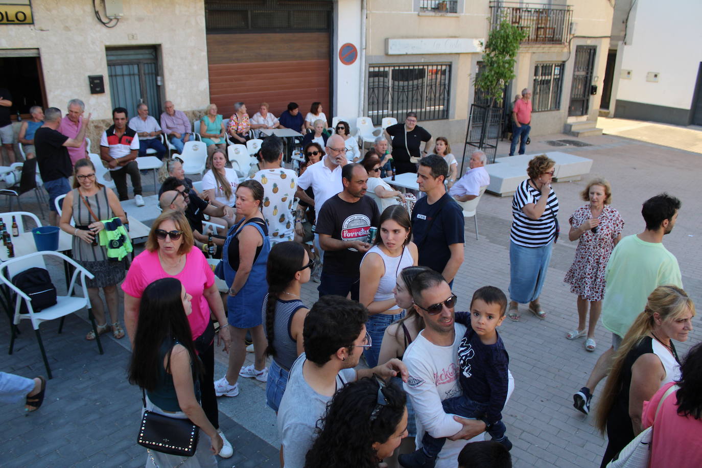 Los autos locos ruedan por las calles de Cespedosa de Tormes
