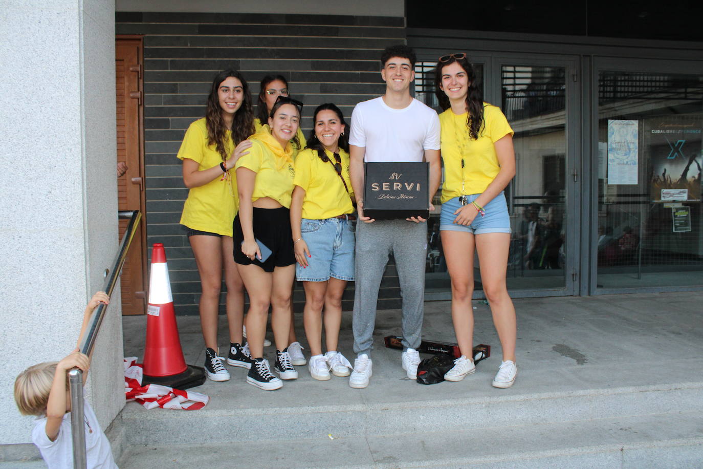 Los autos locos ruedan por las calles de Cespedosa de Tormes