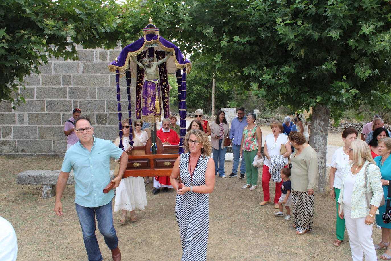 Los fieles de Sorihuela acompañan al Cristo de Valvanera