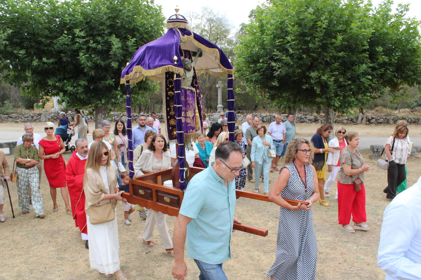 Los fieles de Sorihuela acompañan al Cristo de Valvanera