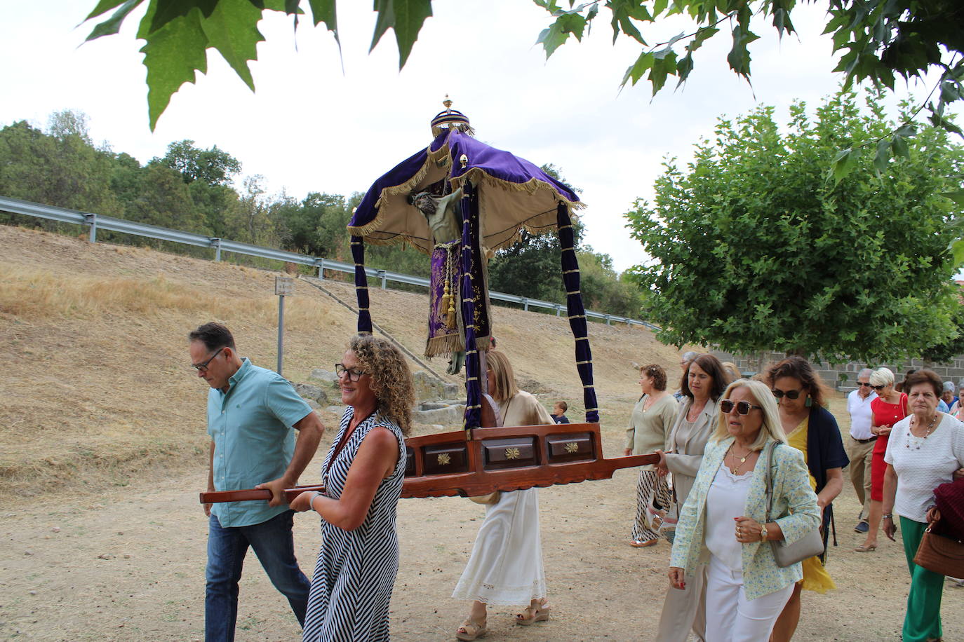 Los fieles de Sorihuela acompañan al Cristo de Valvanera